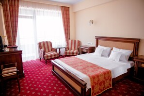 Minibar, in-room safe, desk, soundproofing - Richmond Hotel (Constanta)