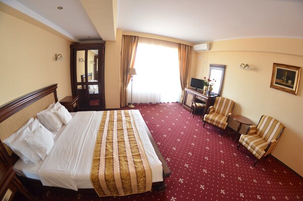 Suite | Minibar, in-room safe, desk, soundproofing - Richmond Hotel (Constanta)
