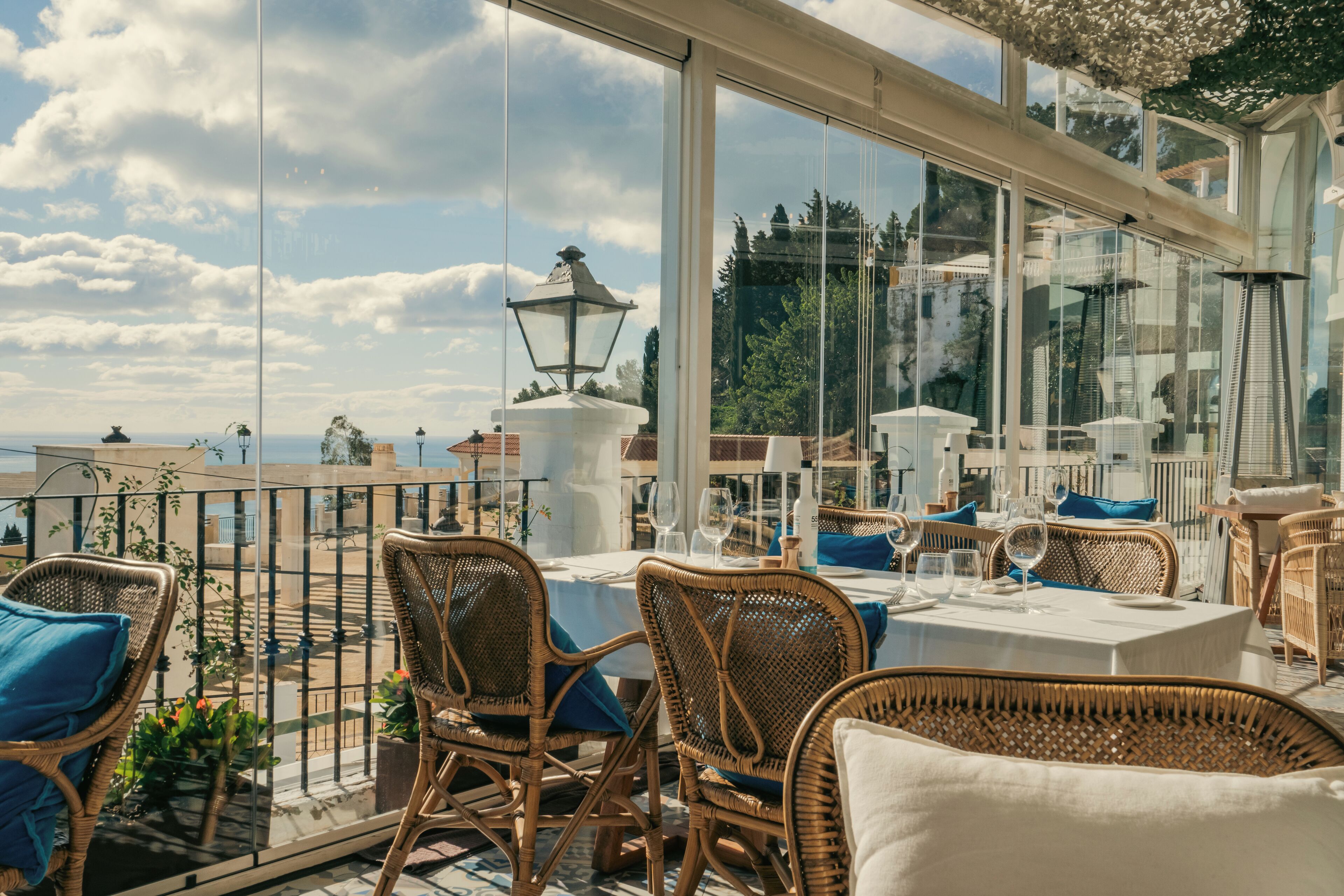 Mediterranean cuisine, al fresco dining 