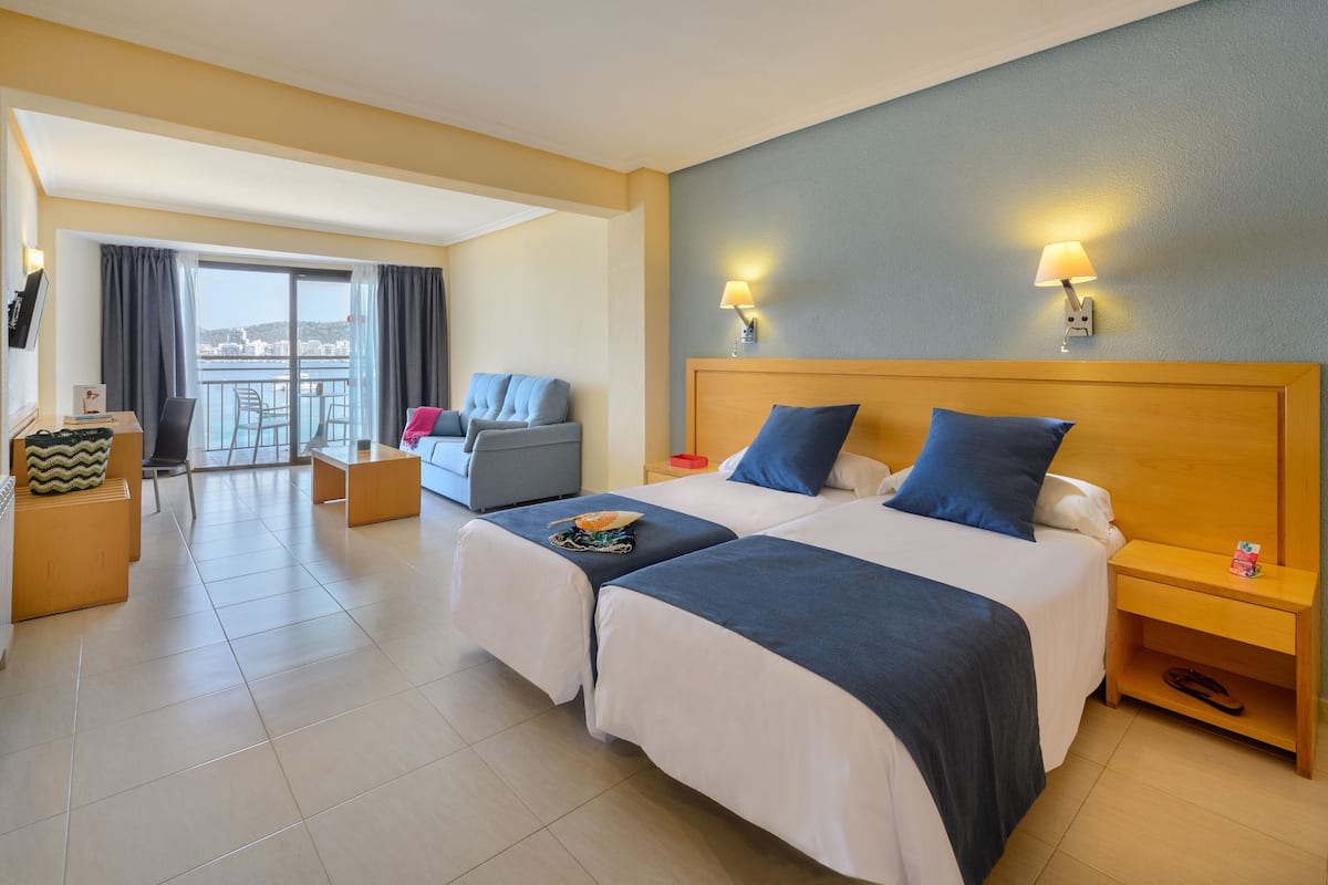 In-room safe, desk, free WiFi, bed sheets