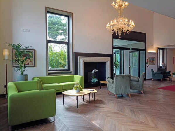 Lobby-Lounge