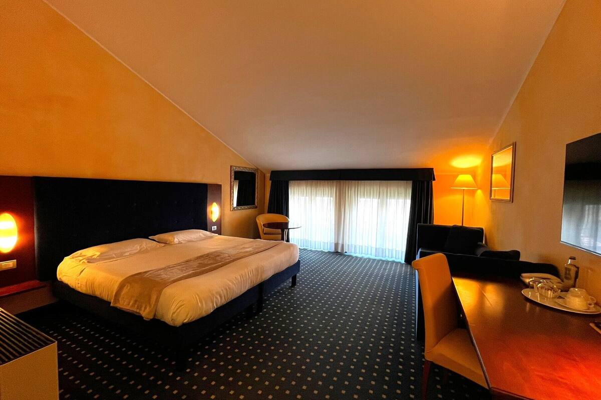 standard triple room | 1 bedroom, premium bedding, minibar, in-room safe