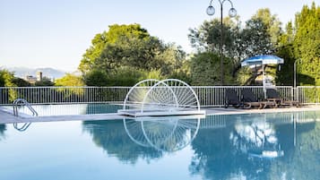 Seasonal outdoor pool, pool umbrellas, sun loungers
