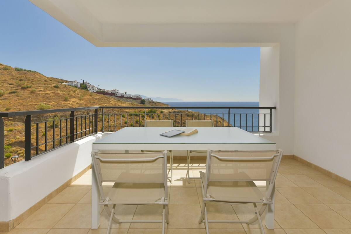 Appartement Luxe, 3 chambres, terrasse, vue partielle sur la mer | Terrasse/Patio