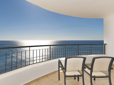 ์ปดํฌํธ ์ํํธ, ์นจ์ค 1๊ฐ, ํ
๋ผ์ค, ๋ฐ๋ค ์ ๋ง | ํ
๋ผ์ค/ํํฐ์ค