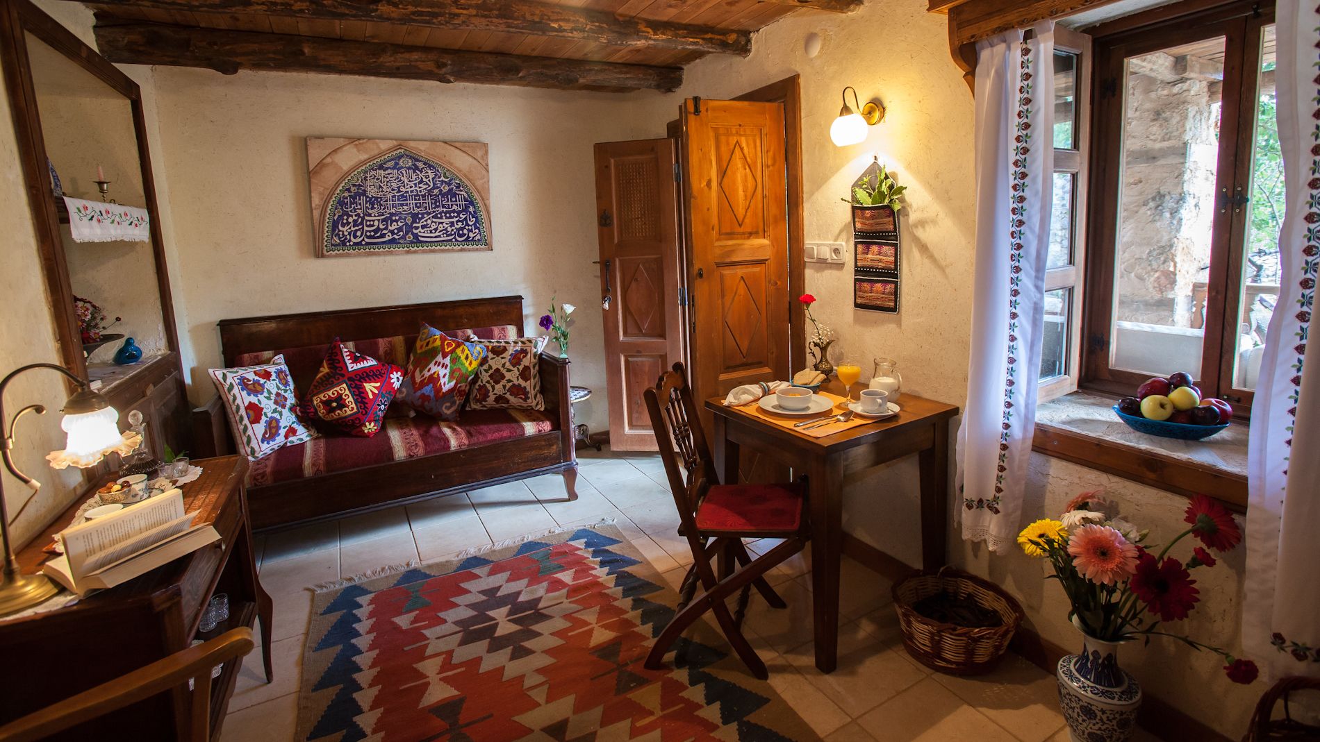 Junior Suite with Kitchen | Egyptian cotton sheets, Select Comfort beds, in-room safe, soundproofing