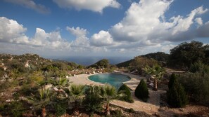 Outdoor pool, open 8 AM to 8 PM, pool umbrellas, sun loungers - Hoyran Wedre Country Houses (Demre)