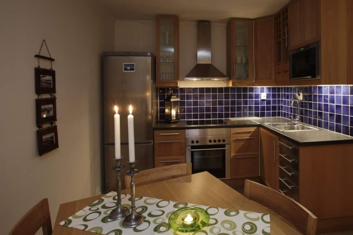 Standard-Apartment | Essbereich im Zimmer