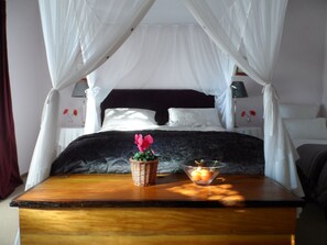 Garden Room with Queen Bed 