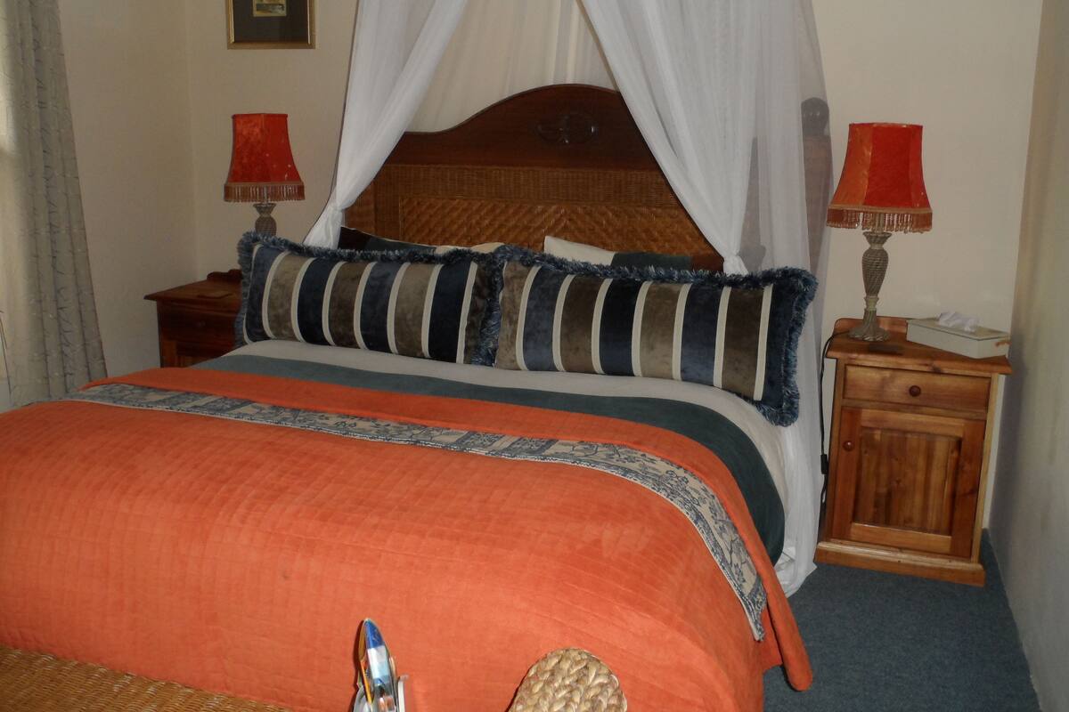 Garden Room with Walk-in Shower