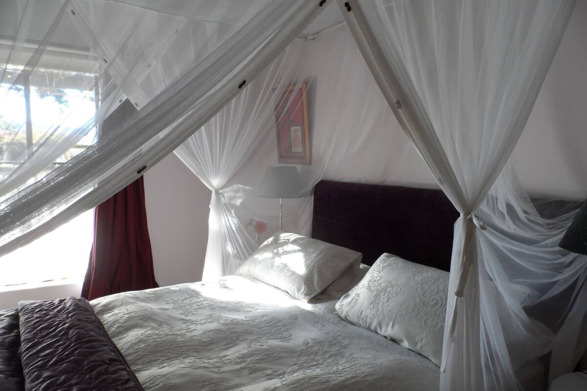 Garden Room with Queen Bed