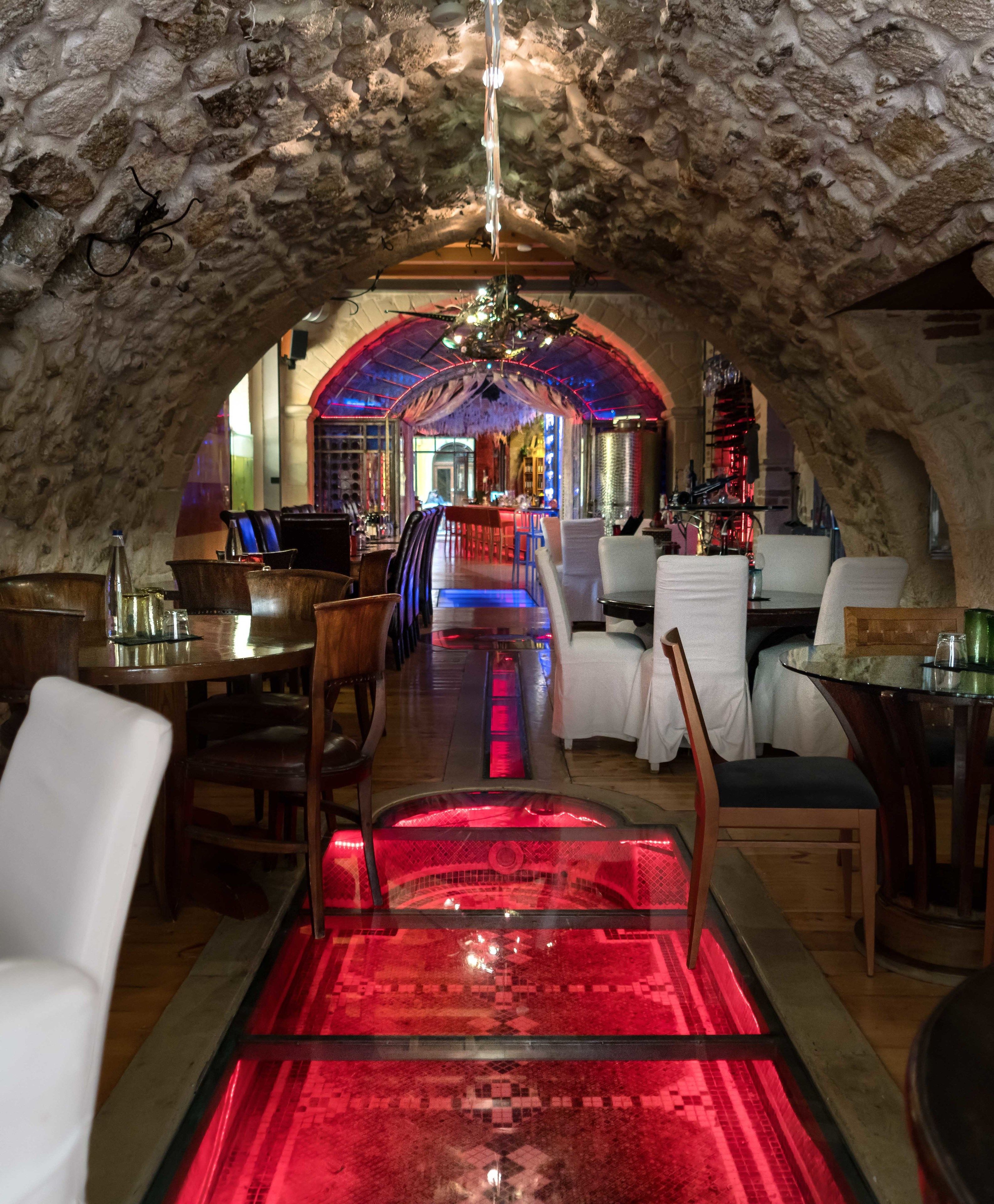 3 bars/lounges, wine bar