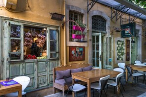 2 Restaurants; Frühstück, Mittagessen und Abendessen werden serviert