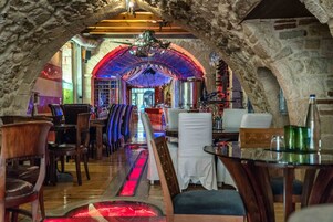 3 bares y 1 bar de vinos