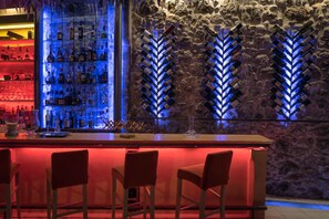 3 bars, bar Ă vin