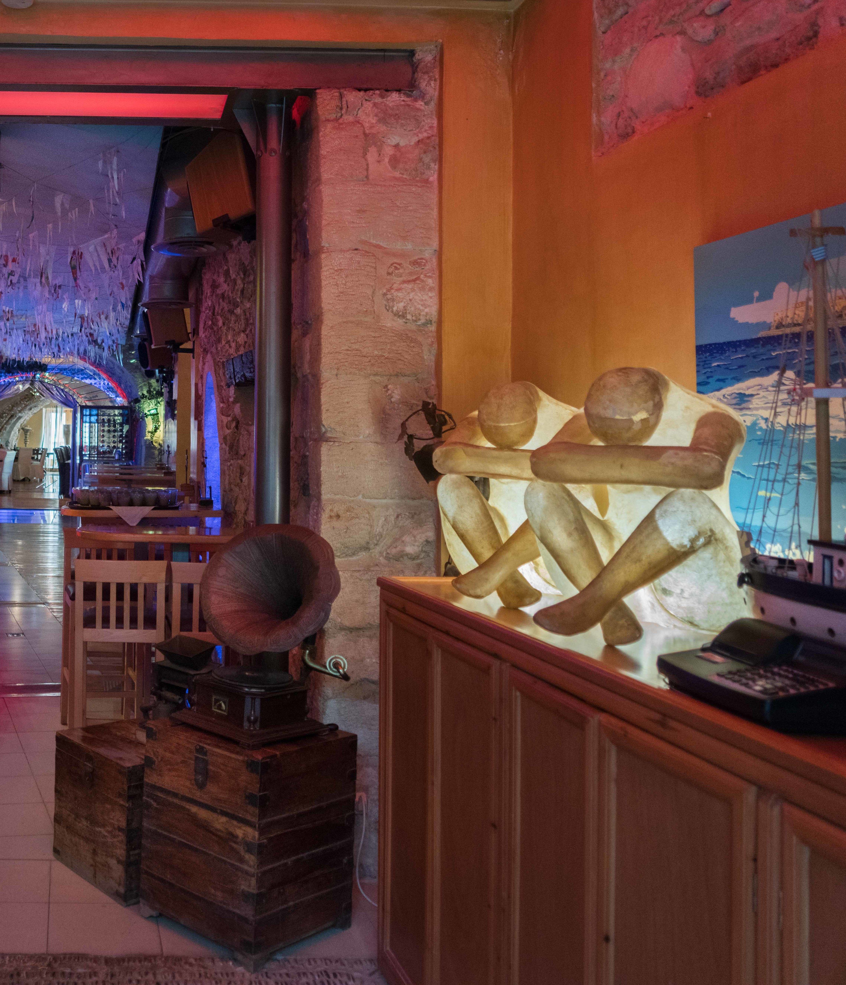 3 bars/lounges, wine bar