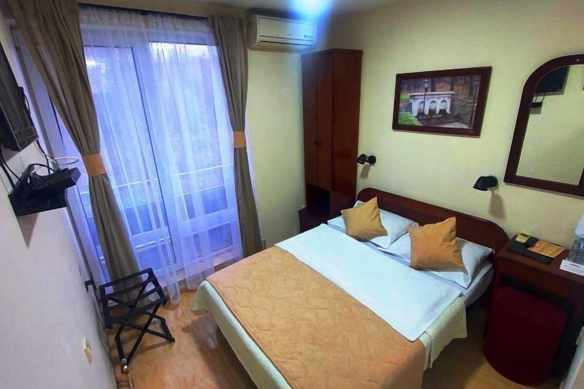 1 bedroom, hypo-allergenic bedding, pillowtop beds, in-room safe