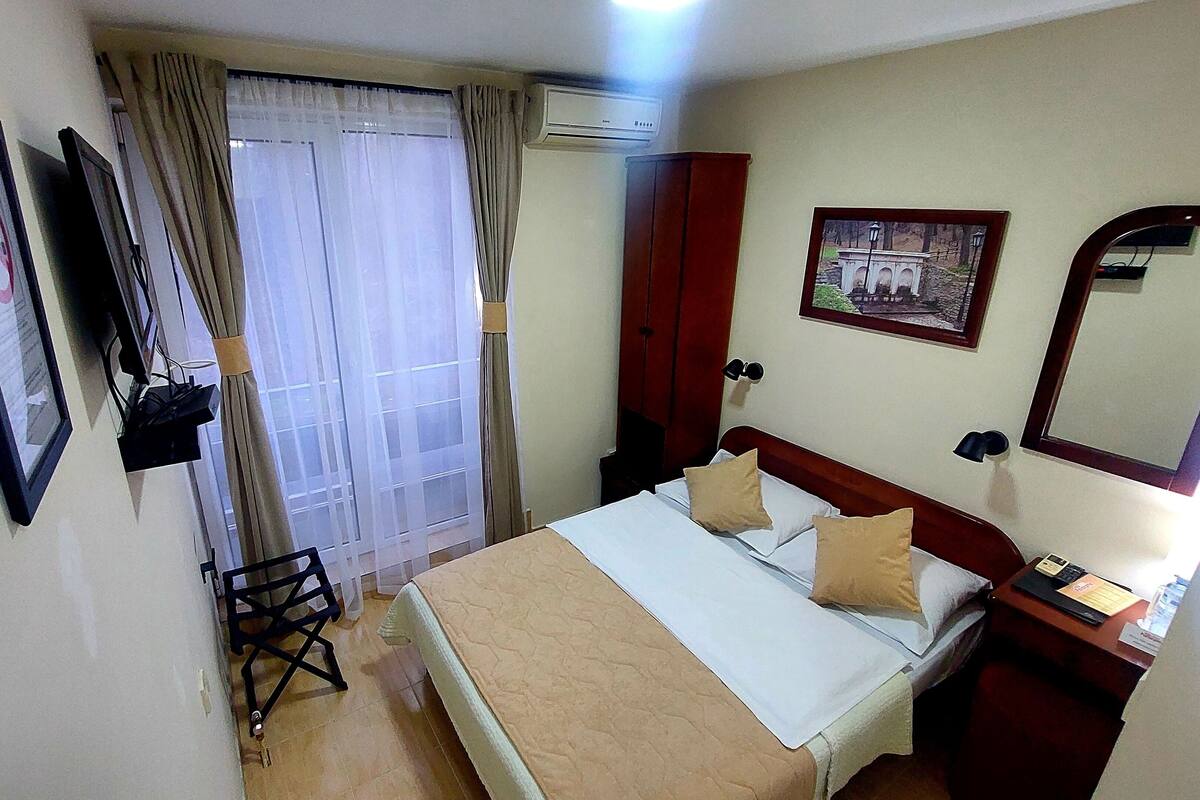 Habitación individual estándar, 1 habitación | Ropa de cama hipoalergénica y colchones con acolchado adicional