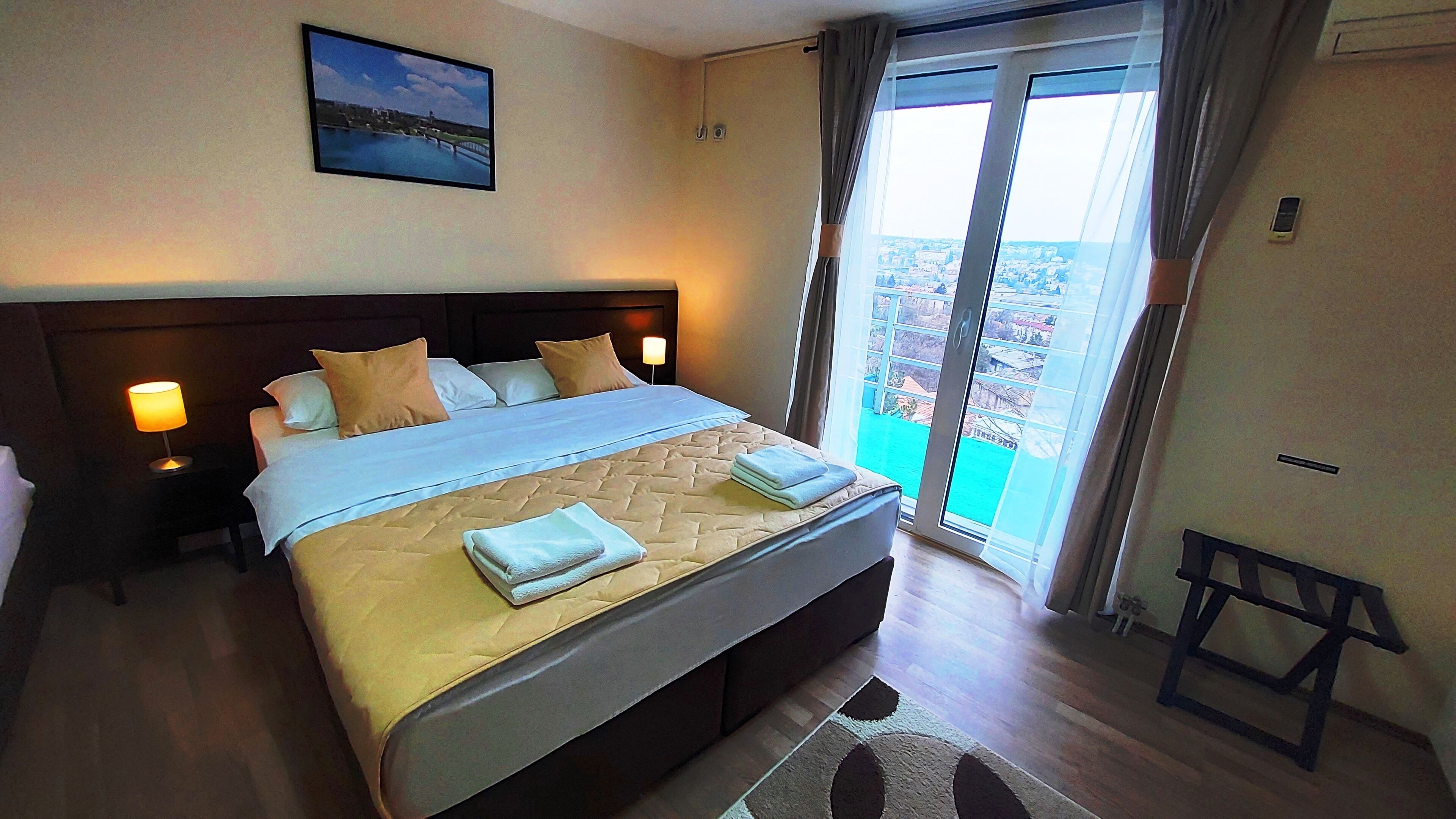 Family Room | Hypo-allergenic bedding, pillowtop beds, in-room safe