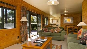 Classic Villa, 3 Bedrooms | Desk, iron/ironing board, free WiFi, bed sheets