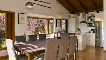 Deluxe-villa - 4 soveværelser | Privat køkken | Kaffe-/temaskine, elkedel