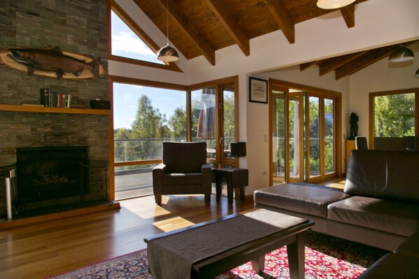 Deluxe-huvila, 4 makuuhuonetta | Työpöytä, silitysrauta/-lauta, ilmainen Wi-Fi, vuodevaatteet