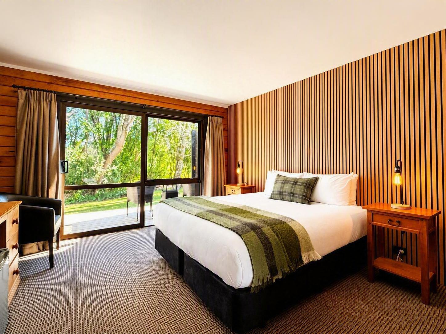 One Bedroom Chalet | Desk, iron/ironing board, free WiFi, bed sheets