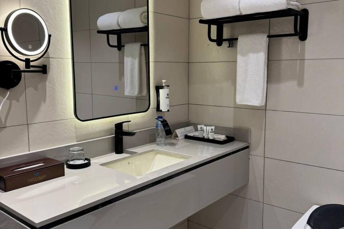 executive suite | bathroom | free toiletries, hair dryer, bathrobes, slippers