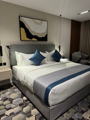 Superior King Room | Minibar, in-room safe, individually furnished, desk - LE DIYAR Al Waha Hotel Riyadh (Riyadh)