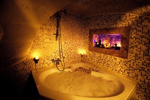 Superior Suite | Bathroom | Jetted bath, designer toiletries, hair dryer, bathrobes - Perimasali Cave Hotel - Cappadocia (Ürgüp)