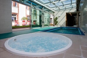 อ่างสปาในร่ม