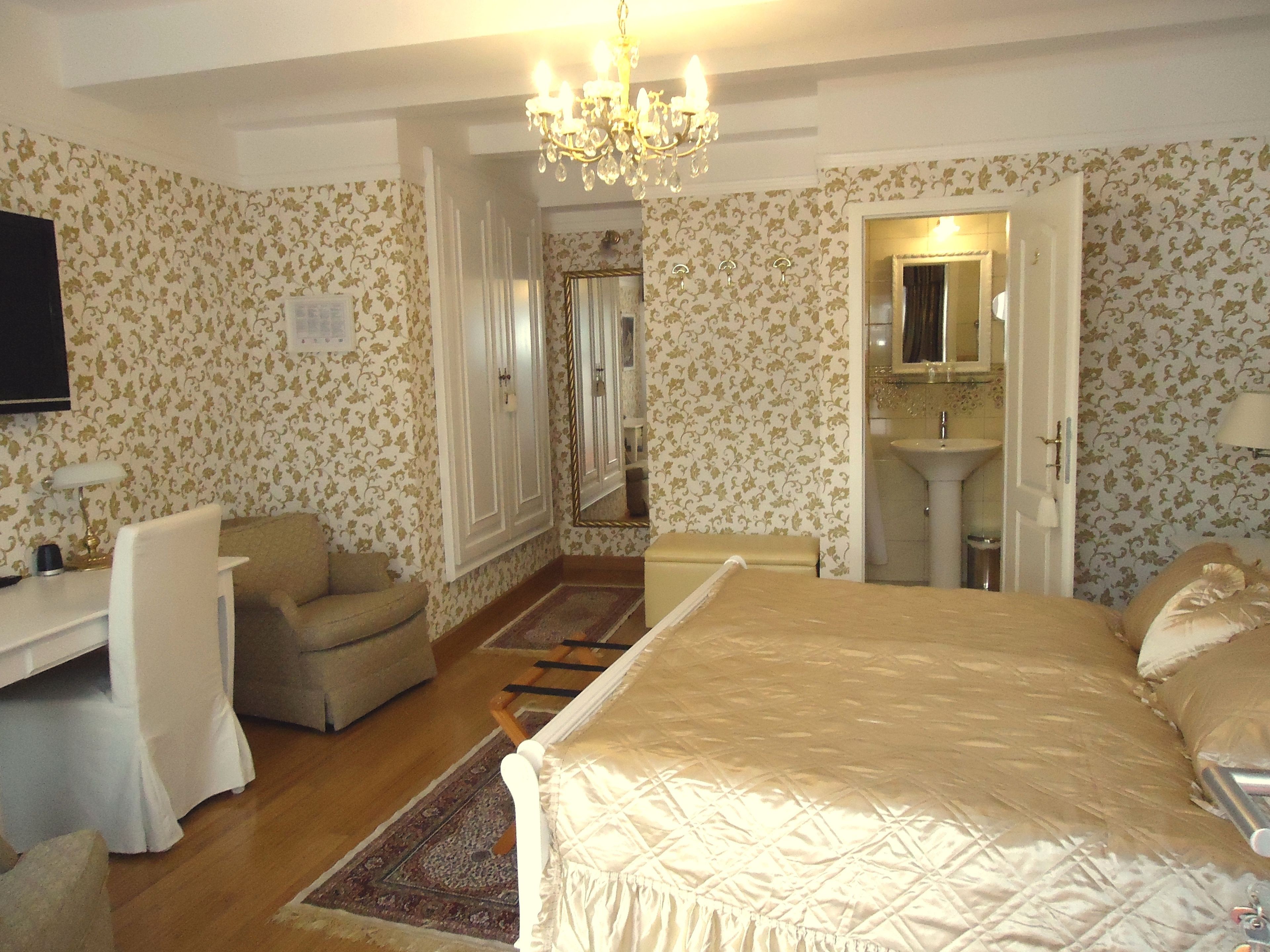 1 bedroom, in-room safe, individually decorated, individually furnished