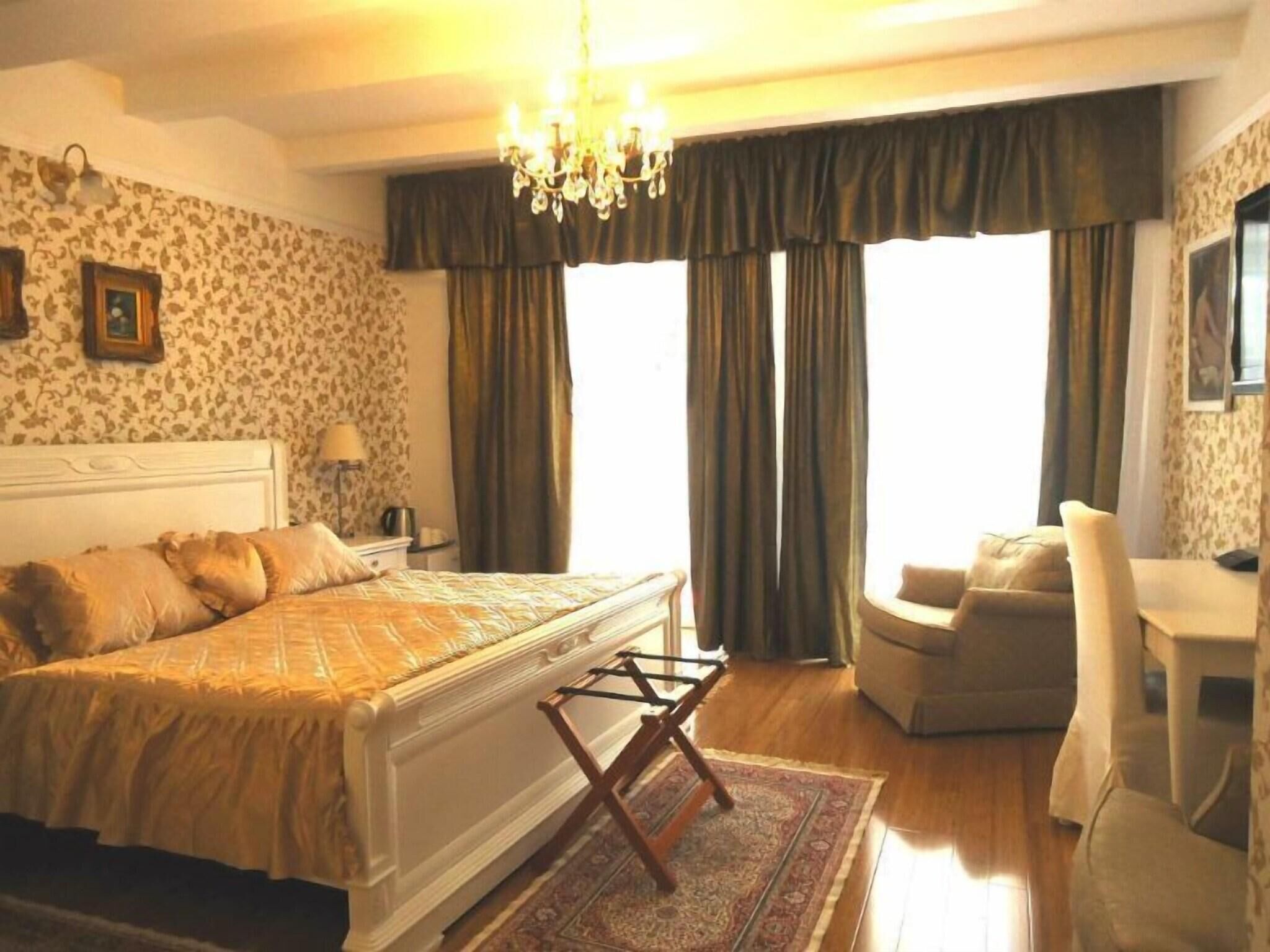 In-room safe, desk, soundproofing, iron/ironing board (on request)
