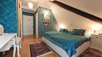 In-room safe, individually decorated, individually furnished, desk