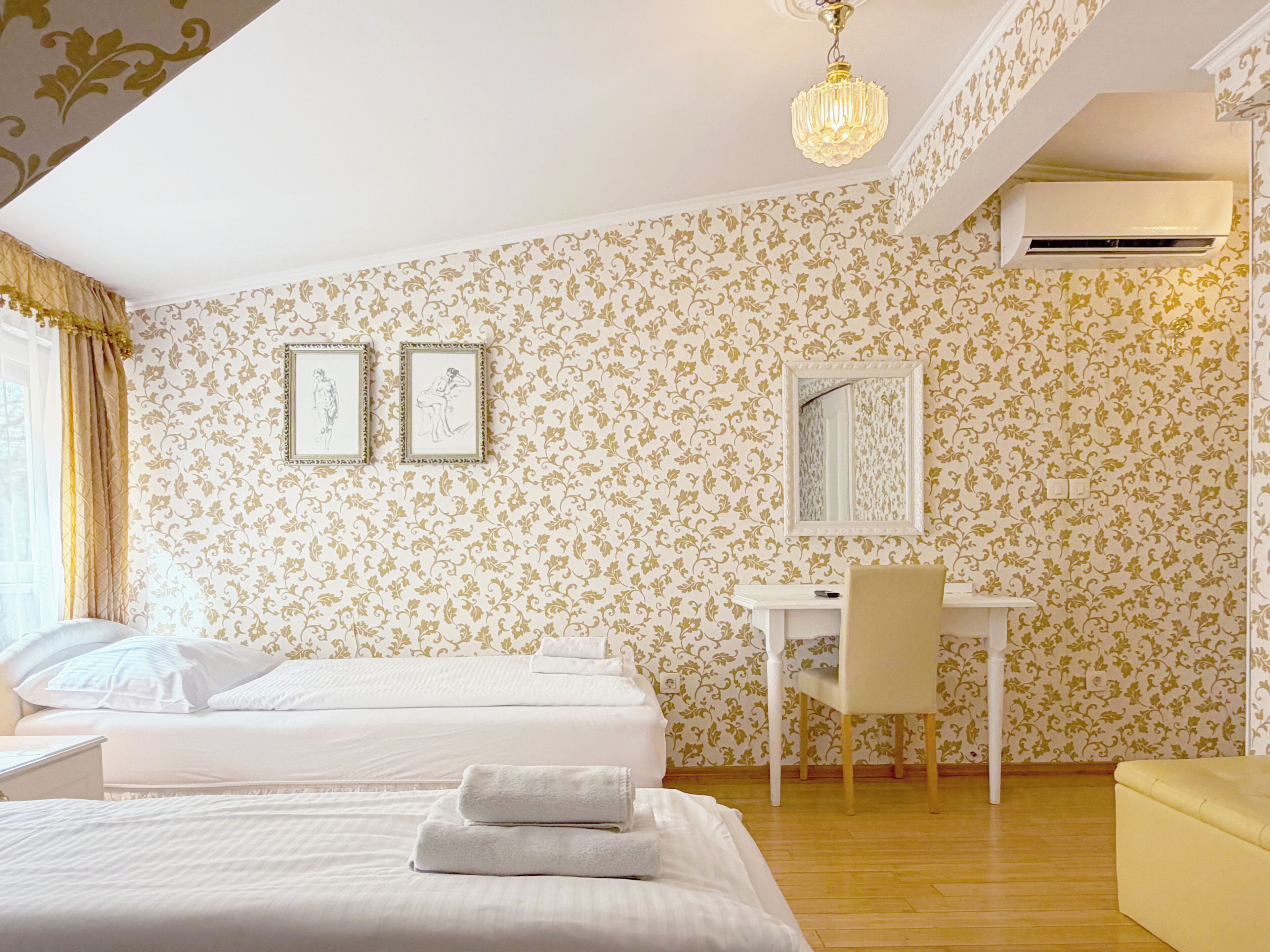 Photo - Allegro Hotel