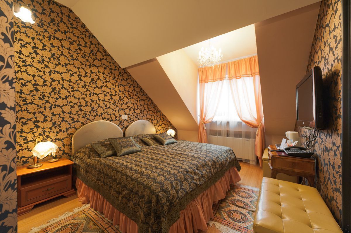 classic double room (single use) | 1 bedroom, in-room safe, individually decorated, individually furnished