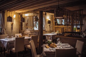 Breakfast and dinner served - Chalet Svizzero (Courmayeur)