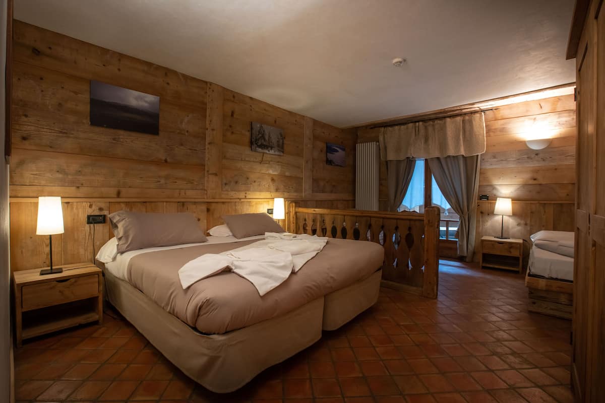 Standard Triple Room | Premium bedding, down comforters, minibar, in-room safe