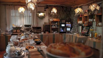 TĂ€gliches inbegriffenes FrĂŒhstĂŒcksbuffet