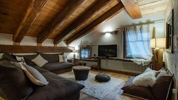 Superior Suite | Living room | TV