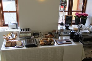 Kontinental frokost hver dag (mot et tillegg)