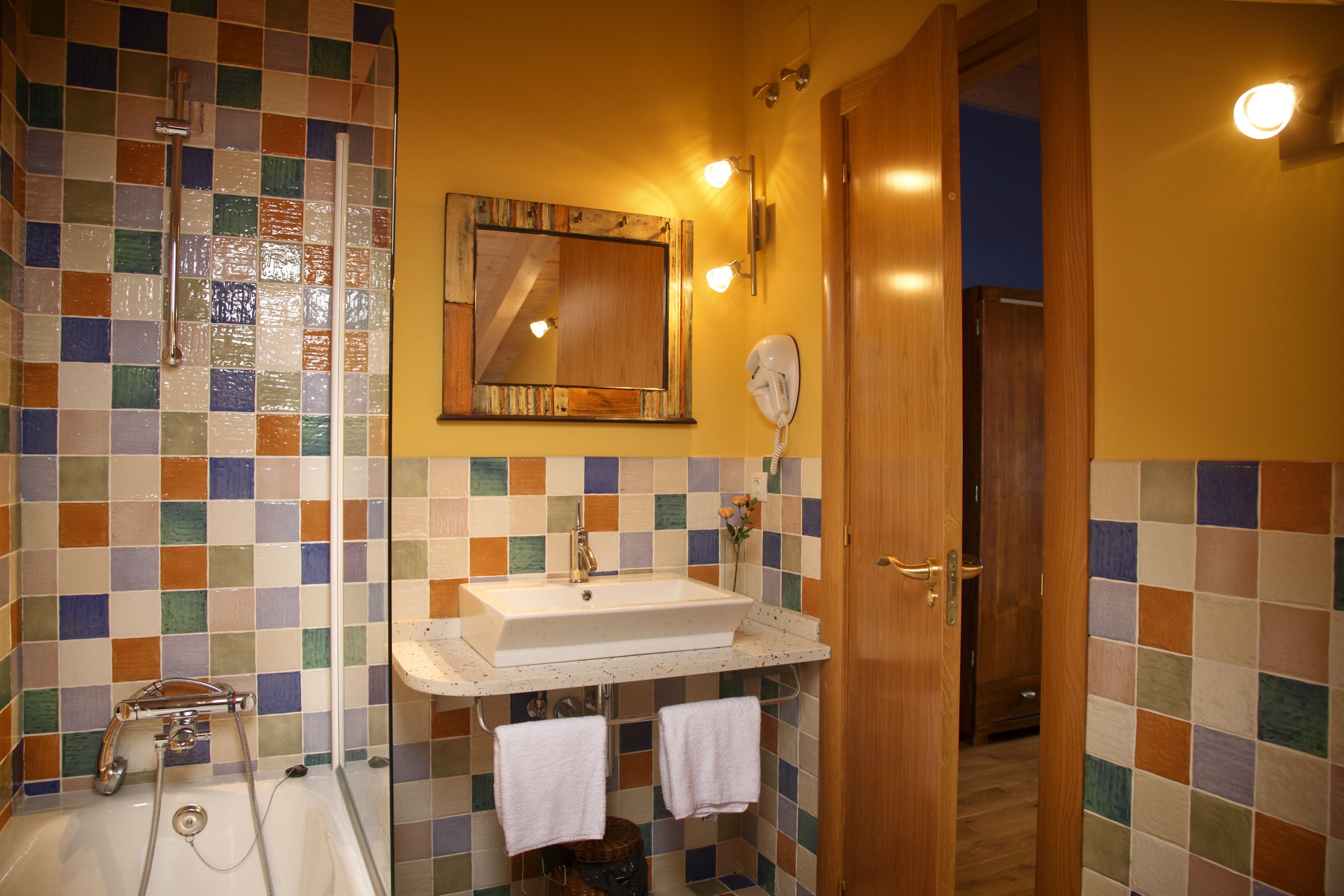 comfort double room (casona main building) | bathroom | free toiletries, hair dryer, towels