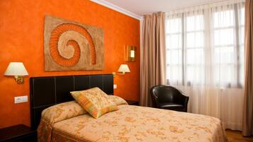 Décoration personnalisée, rideaux occultants, Wi-Fi, draps fournis