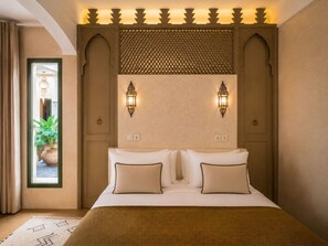 Superior Double Room (Chamade) | Egyptian cotton sheets, premium bedding, Select Comfort beds - Riad Dar More (Marrakech)