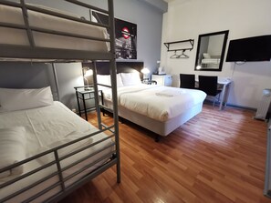 書桌、熨斗/熨衫板、免費 Wi-Fi、床單