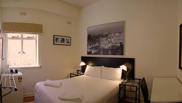 Standard Double Room - Ensuite | Desk, iron/ironing board, free WiFi, bed sheets