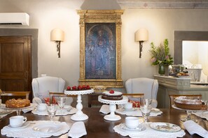 Free daily buffet breakfast  - Palazzo Malaspina (Barberino Tavarnelle)