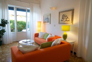 Lobby sitting area - Hotel Bencista (Pietrasanta)