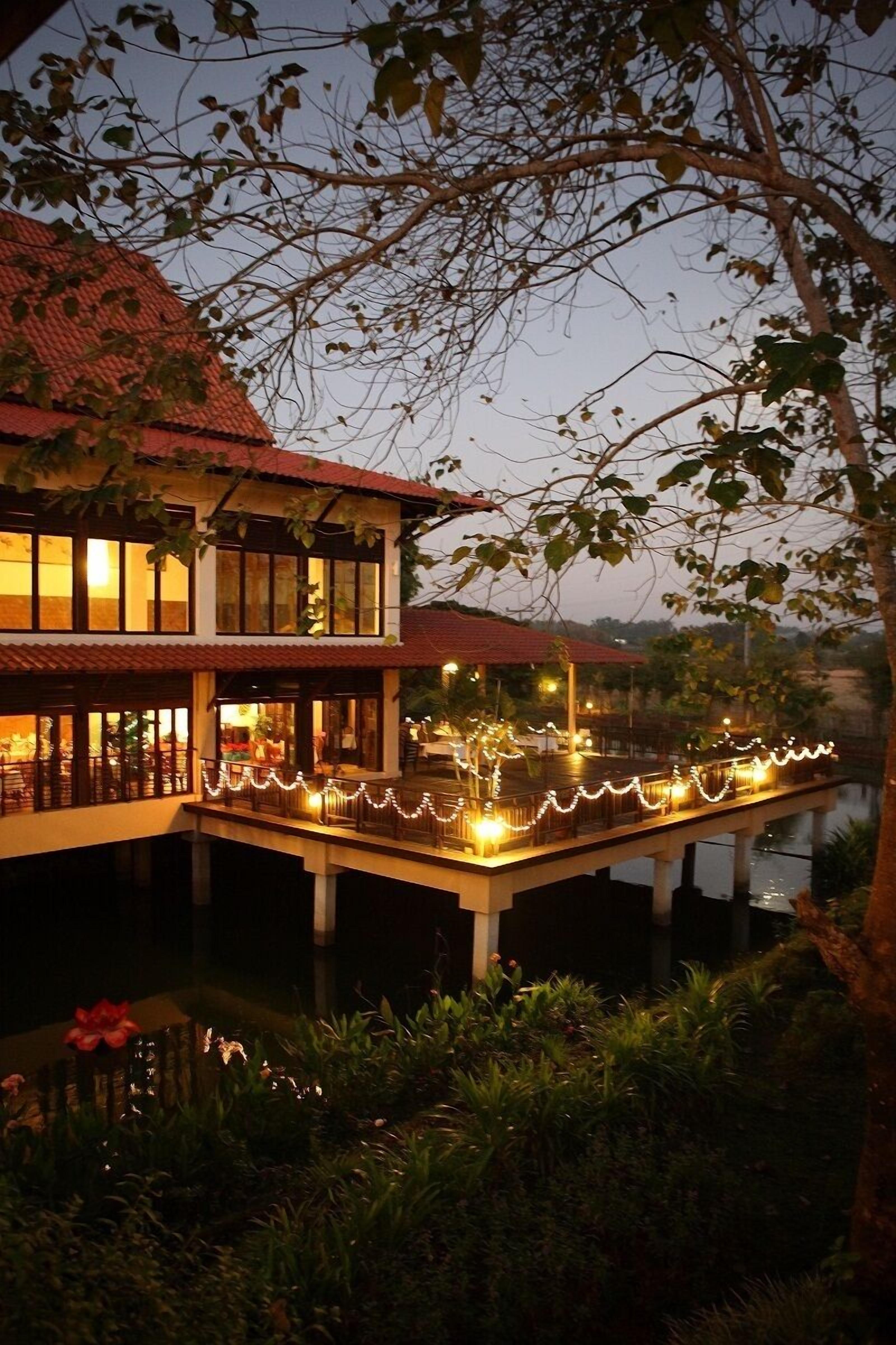 Thai cuisine, al fresco dining 