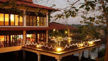 Thai cuisine, alfresco dining